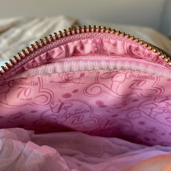 Loungefly Disney Cinderella 70th Anniversary Pearl Handle Crossbody! Never used! - Picture 14 of 16